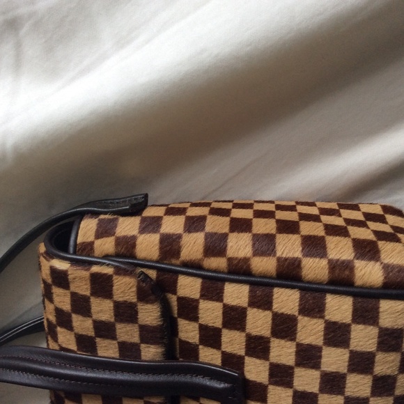 Louis Vuitton Purse - Picture 11 of 16